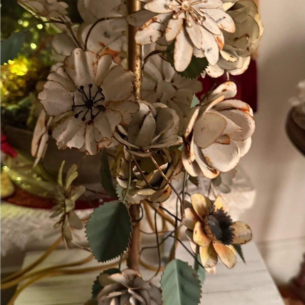 Anthropologie Gold and Green Floral Table Lamp - Picture 4 of 7